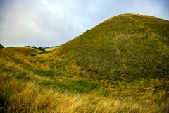 Silbury wzgórze - antyczny prehistoryczny kredowy ostrosłup blisko Avebury w Wiltshire, Anglia zdjęcie royalty free Silbury wzgórze - antyczny prehistoryczny kredowy ostrosłup blisko Avebury w Wiltshire, Anglia zdjęcie royalty free