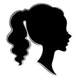 Silhouet van een profiel van een zoet dames hoofd Een meisje toont een vrouwelijk staart-kapsel op lang en middelgroot haar Gesch stock illustratie Silhouet van een profiel van een zoet dames hoofd Een meisje toont een vrouwelijk staart-kapsel op lang en middelgroot haar Gesch stock illustratie