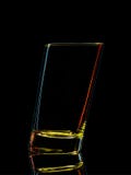 Silhouette de verre coloré pour le tir avec le chemin de coupure sur le fond noir Images stock