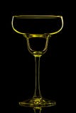 Silhouette de verre de vin jaune avec le chemin de coupure sur le fond noir Photo libre de droits