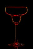 Silhouette de verre rouge de margarita sur le fond noir Photo stock