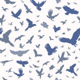 Silhouette des oiseaux de vol sur le modèle sans couture de fond blanc Encre instantanée de tatouage de corps inspiré Placez de t illustration de vecteur Silhouette des oiseaux de vol sur le modèle sans couture de fond blanc Encre instantanée de tatouage de corps inspiré Placez de t illustration de vecteur