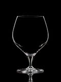 Silhouette du verre blanc de whiskey avec le chemin de coupure sur le fond noir Photos libres de droits