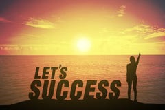 Silhouette молодая женщина стоя и поднимая вверх ее палец о воюя концепции на тексте успеха стоковые изображения rf Silhouette молодая женщина стоя и поднимая вверх ее палец о воюя концепции на тексте успеха стоковые изображения rf