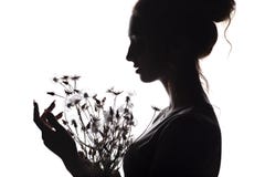 Silhouette портрет красивой девушки с букетом одуванчиков, профилем женщины стороны на предпосылке изолированной белизной стоковые изображения Silhouette портрет красивой девушки с букетом одуванчиков, профилем женщины стороны на предпосылке изолированной белизной стоковые изображения