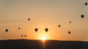 Silhouetten van hete luchtballons in Cappadocia, Turkije stock afbeeldingen Silhouetten van hete luchtballons in Cappadocia, Turkije stock afbeeldingen