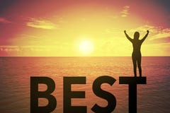 Silhouettieren Sie die junge Frau, die oben ihre Hand über Siegerkonzept auf BESTEM Text über einem schönen Sonnenuntergang oder stockbild Silhouettieren Sie die junge Frau, die oben ihre Hand über Siegerkonzept auf BESTEM Text über einem schönen Sonnenuntergang oder stockbild