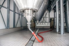 Silo an einer Fabrik lizenzfreies stockfoto Silo an einer Fabrik lizenzfreies stockfoto