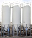 Silos de réservoir de brasserie photo stock Silos de réservoir de brasserie photo stock