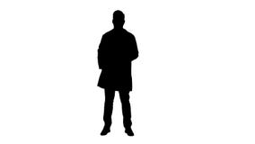 Siluetee el doctor de sexo masculino amistoso y juguetón y hablar confiado con la cámara almacen de metraje de vídeo Siluetee el doctor de sexo masculino amistoso y juguetón y hablar confiado con la cámara almacen de metraje de vídeo