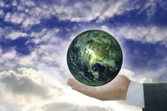 Simbolo concettuale della mano della terra fotografia stock libera da diritti Simbolo concettuale della mano della terra fotografia stock libera da diritti