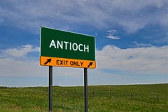 Sinal da saída da estrada dos E.U. para Antioch imagem de stock Sinal da saída da estrada dos E.U. para Antioch imagem de stock