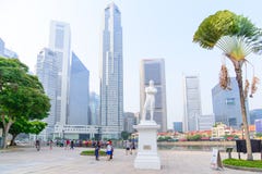 SINGAPORE-OCT 19, 2014:Statue of Sir Tomas Stamford Raffles wit stock images SINGAPORE-OCT 19, 2014:Statue of Sir Tomas Stamford Raffles wit stock images