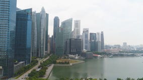 Singapore - 25 September 2018: Centraal Gebied van Singapore met wolkenkrabbers op de rivieroever schot Het landschap van Singapo stock foto's Singapore - 25 September 2018: Centraal Gebied van Singapore met wolkenkrabbers op de rivieroever schot Het landschap van Singapo stock foto's