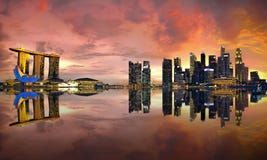 Singapur-Skyline am Sonnenuntergang Singapur-Skyline am Sonnenuntergang