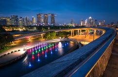 Singapur-Stadt Skyline und Ansicht von Wolkenkratzern auf Marina Barrage stockfotografie Singapur-Stadt Skyline und Ansicht von Wolkenkratzern auf Marina Barrage stockfotografie