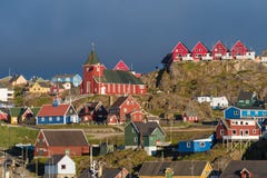 Sisimiut, eine reizend Fischenstadt in West-Grönland lizenzfreies stockbild Sisimiut, eine reizend Fischenstadt in West-Grönland lizenzfreies stockbild