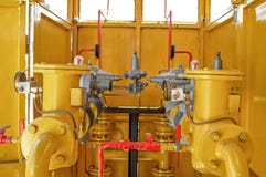 Sistemas tranquilos, equipamento industrial, interior - equipamento da tubulação do posto de gasolina imagem de stock Sistemas tranquilos, equipamento industrial, interior - equipamento da tubulação do posto de gasolina imagem de stock