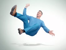 A situação, o homem na roupa ocasional está caindo Conceito de um acidente imagem de stock royalty free A situação, o homem na roupa ocasional está caindo Conceito de um acidente imagem de stock royalty free
