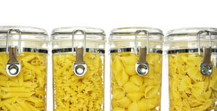 skakar olika pastaformer arkivbild skakar olika pastaformer arkivbild