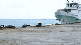 Skeppet seglar från kusten Skeppet seglar från kusten