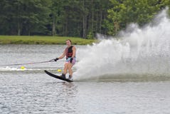 Skiër aan het eind van Zijn Looppas stock afbeelding Skiër aan het eind van Zijn Looppas stock afbeelding