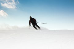 Skiër bij piste het lopen royalty-vrije stock foto's Skiër bij piste het lopen royalty-vrije stock foto's