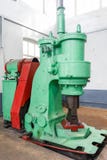 Skucie Młoteczkowa maszyna dla kuźni stal dla zmniejsza sizing stal obrazy stock Skucie Młoteczkowa maszyna dla kuźni stal dla zmniejsza sizing stal obrazy stock