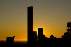 Skyline da cidade de Brisbane no nascer do sol imagens de stock Skyline da cidade de Brisbane no nascer do sol imagens de stock