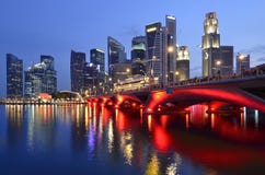 Skyline e rio de Singapore imagens de stock royalty free Skyline e rio de Singapore imagens de stock royalty free