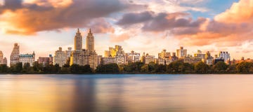 Skyline superior do lado oeste de New York imagem de stock Skyline superior do lado oeste de New York imagem de stock