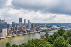 Skyline von Pittsburgh, Pennsylvania vom Berg Washington stockfotos Skyline von Pittsburgh, Pennsylvania vom Berg Washington stockfotos