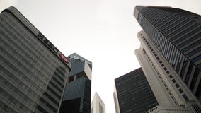 Skyscrappers tegen de hemel in Singapore royalty-vrije stock afbeeldingen Skyscrappers tegen de hemel in Singapore royalty-vrije stock afbeeldingen