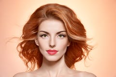 Skönhetståendekvinna, ögonfrans, naturlig makeup royaltyfria bilder Skönhetståendekvinna, ögonfrans, naturlig makeup royaltyfria bilder