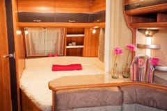 Slaapkamerbinnenland van Sta-caravan royalty-vrije stock foto Slaapkamerbinnenland van Sta-caravan royalty-vrije stock foto