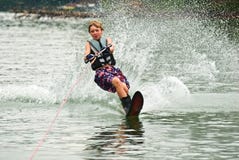 slalom de skieur de découpage de garçon photo stock slalom de skieur de découpage de garçon photo stock