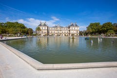 Slott av Luxembourg trädgårdar, Paris, Frankrike fotografering för bildbyråer Slott av Luxembourg trädgårdar, Paris, Frankrike fotografering för bildbyråer