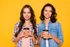 Sluit omhoog fotodroom de dromerige charmante dames hebben weghalen nemen van de de vrije tijdvakantie van koffieweekends de zome stock afbeelding Sluit omhoog fotodroom de dromerige charmante dames hebben weghalen nemen van de de vrije tijdvakantie van koffieweekends de zome stock afbeelding