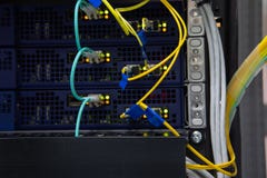 Sluit omhoog vezel optisch in serverruimte, netwerkkabels in het rek Abstracte beeld voor gebruik als achtergrond worden geïnstal royalty-vrije stock afbeeldingen Sluit omhoog vezel optisch in serverruimte, netwerkkabels in het rek Abstracte beeld voor gebruik als achtergrond worden geïnstal royalty-vrije stock afbeeldingen