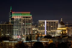 Sluit van de Boise Idaho-horizon met het kapitaal van de staat toenemen Stock Fotografie Sluit van de Boise Idaho-horizon met het kapitaal van de staat toenemen Stock Fotografie