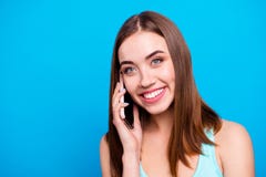 Slutet upp härligt fantastiskt för foto ringer hon hennes för hållhänder för damen toothy armar den smarta telefonblicksidan som arkivfoto Slutet upp härligt fantastiskt för foto ringer hon hennes för hållhänder för damen toothy armar den smarta telefonblicksidan som arkivfoto