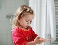 Small girl washing her hands Royalty Free Stock Photography Small girl washing her hands Royalty Free Stock Photography