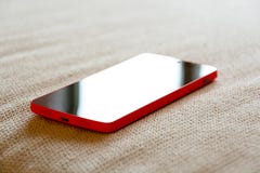 Smartphone op een laag stock foto's Smartphone op een laag stock foto's