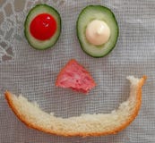 Smiley сделанный от еды стоковое изображение rf Smiley сделанный от еды стоковое изображение rf