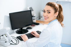 smiling beautiful ophthalmologist working with computer royalty free stock photography smiling beautiful ophthalmologist working with computer royalty free stock photography