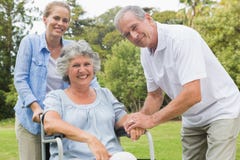 https://thumbs.dreamstime.com/t/smiling-woman-wheelchair-daughter-husband-women-looking-camera-park-33051917.jpg