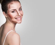 Sminkkvinnaframsida Kontur- och viktigmakeup royaltyfri bild Sminkkvinnaframsida Kontur- och viktigmakeup royaltyfri bild