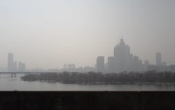 Smog auf Stadt von Seoul, Südkorea, am 1. März 2019 lizenzfreies stockfoto Smog auf Stadt von Seoul, Südkorea, am 1. März 2019 lizenzfreies stockfoto