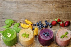 Smoothie with blueberries, peach, spinach and strawberries stock photography Smoothie with blueberries, peach, spinach and strawberries stock photography