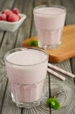 Smoothie de fraise et de banane avec la farine d'avoine Images stock Smoothie de fraise et de banane avec la farine d'avoine Images stock